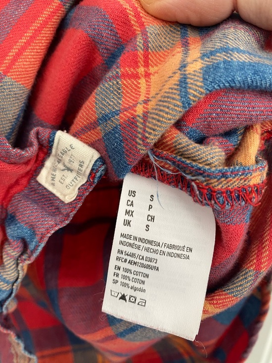 American Eagle Outfitters Women’s Small Red Plaid Flannel Button-Down Shirt - Picture 5 of 8